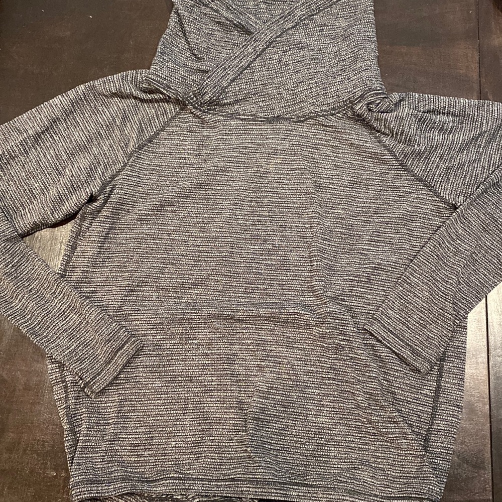 Women’s Lululemon cowl neck pullover